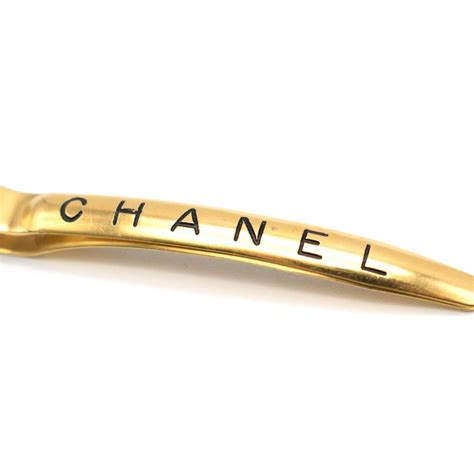 chanel logo barrette
